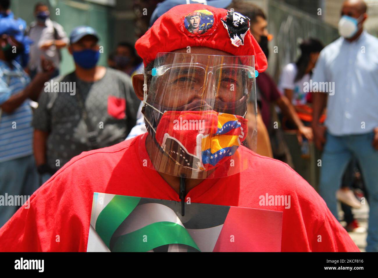Un hombre posó para un retrato durante una marcha en solidaridad con el pueblo palestino sobre el conflicto armado con el Estado de Israel, en medio de la pandemia Covid-19, en Caracas, Venezuela, el 25 de mayo de 2021. (Foto de Javier Campos/NurPhoto) Foto de stock