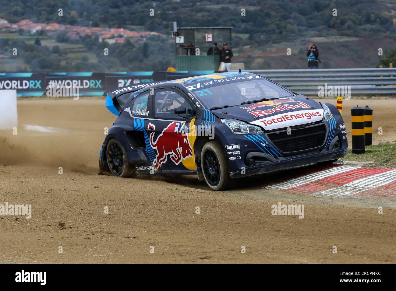 Timmy HANSEN (SWE) en Peugeot 208 del Hansen World RX Team en acción durante la RX Mundial de Portugal 2021, en el Circuito Internacional de Montalegre, el 16 de octubre de 2021 en Montalegre, Portugal. (Foto de Paulo Oliveira / NurPhoto) Foto de stock