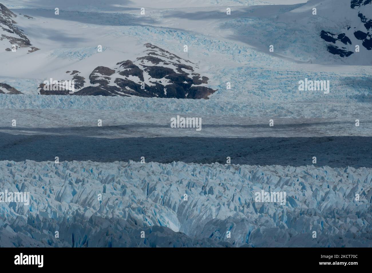 Glaciar Perito Moreno Se Encuentra En El Parque Nacional Los Glaciares Cerca De El Calafate Argentina Martes 2 De Noviembre De 21 Foto De Mario De Fina Nurphoto Fotografia De Stock Alamy