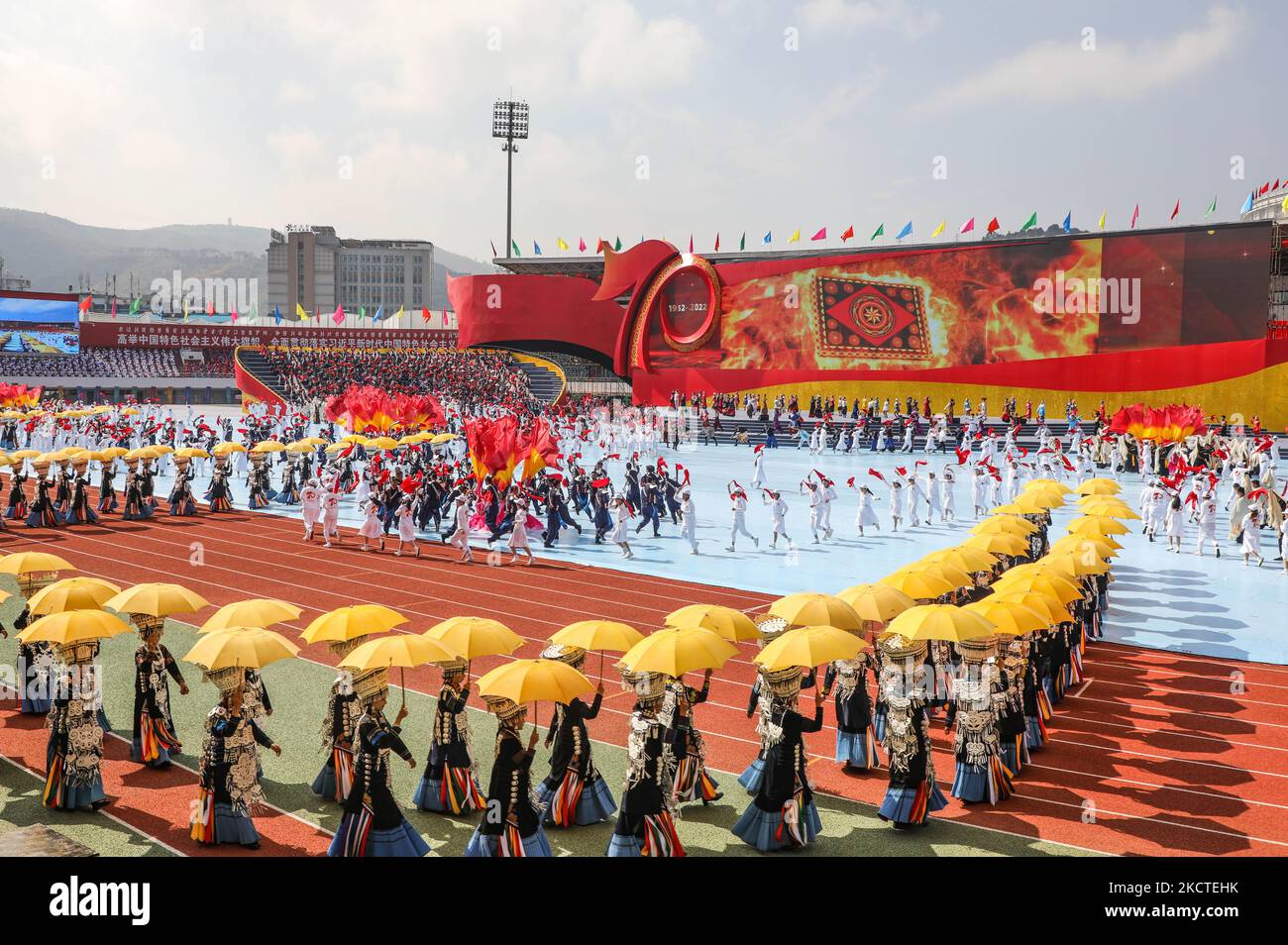 XICHANG, CHINA - 5 DE NOVIEMBRE de 2022 - Ceremonia de celebración del 70th aniversario de la fundación de la Prefectura Autónoma de Liangshan Yi en la ciudad china de Sichu Foto de stock