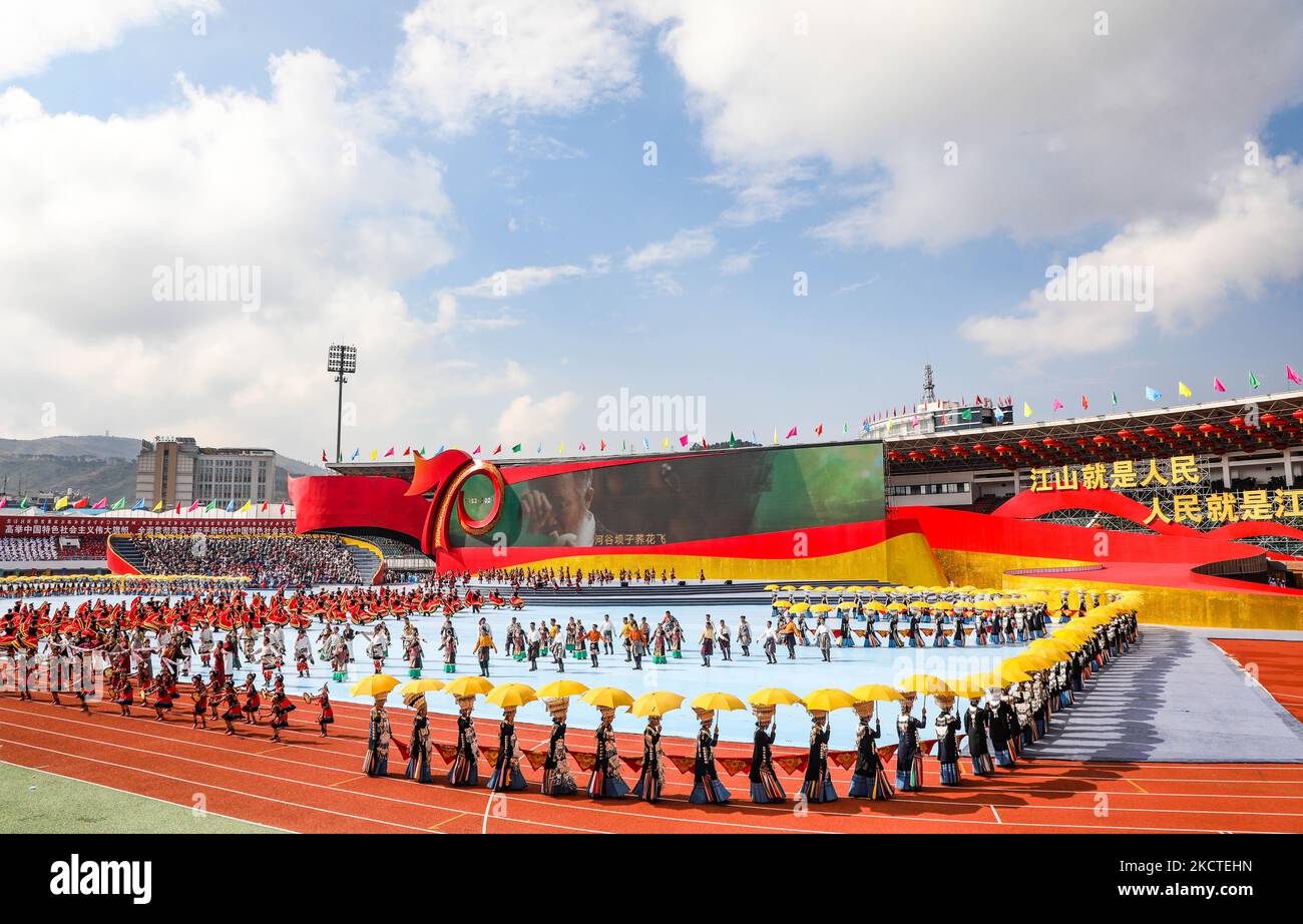 XICHANG, CHINA - 5 DE NOVIEMBRE de 2022 - Ceremonia de celebración del 70th aniversario de la fundación de la Prefectura Autónoma de Liangshan Yi en la ciudad china de Sichu Foto de stock