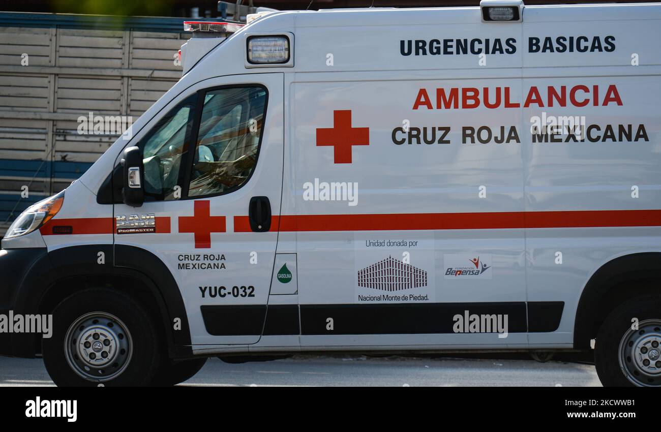 Ambulancia cruz roja mexicana fotografías e imágenes de alta resolución ...