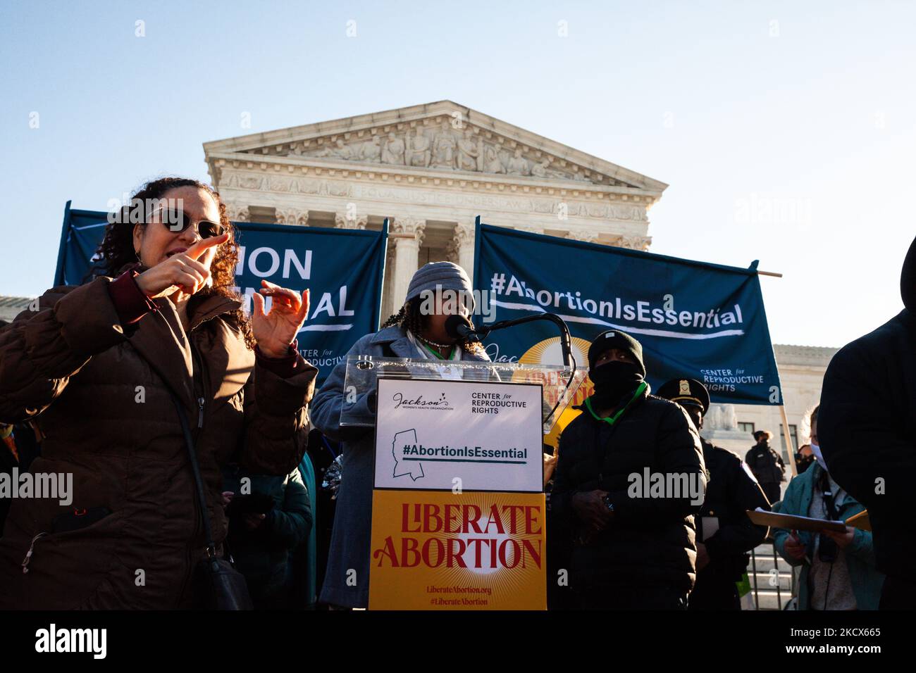 Shannon Brewer, directora de la Organización para la Salud de las Mujeres Jackson, habla durante