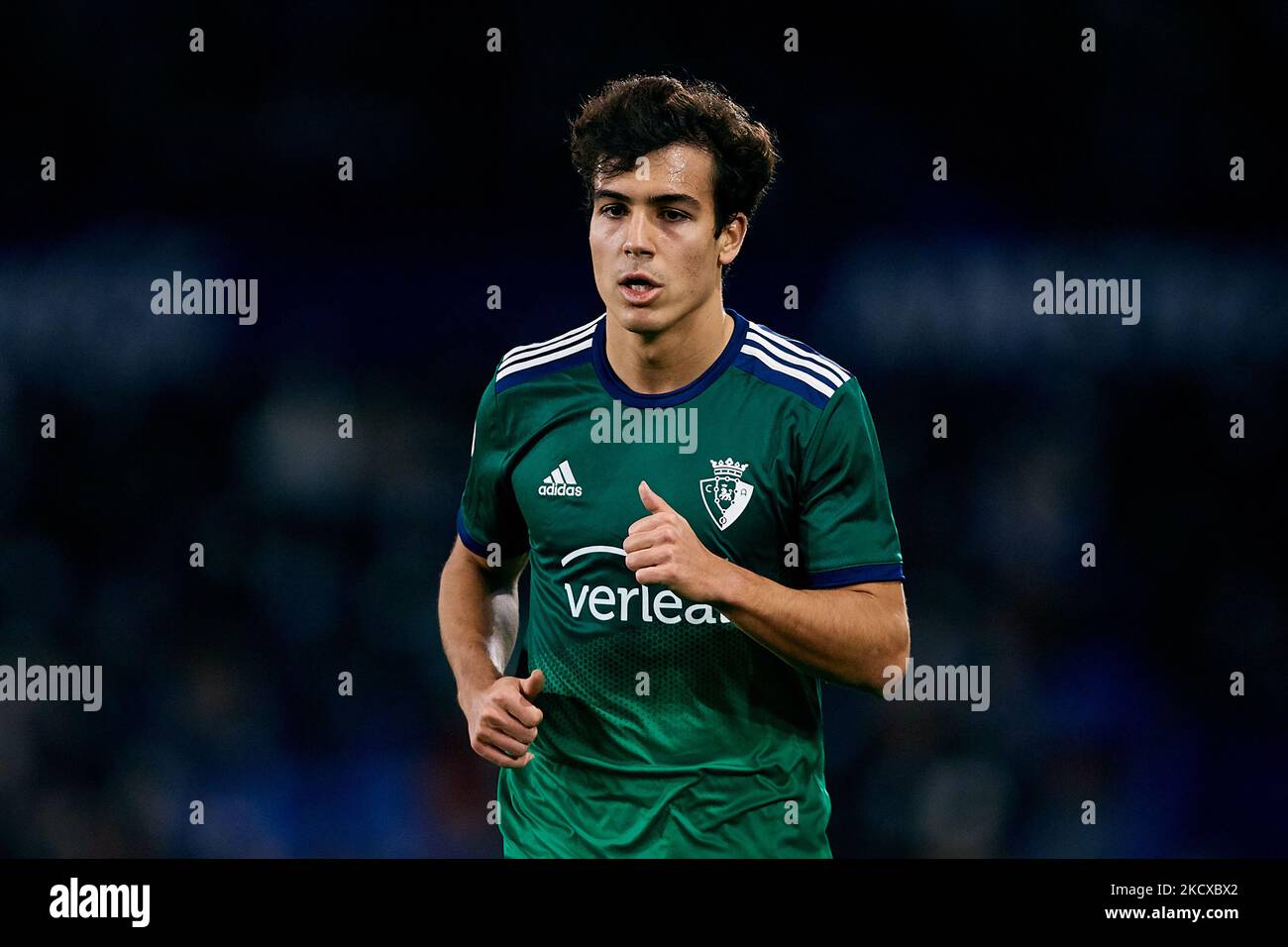 Manu Sánchez de CA Osasuna se presenta durante el partido La Liga Santander  entre Levante UD y CA Osasuna en el estadio Ciutat de Valencia el 05 de  diciembre de 2021 en