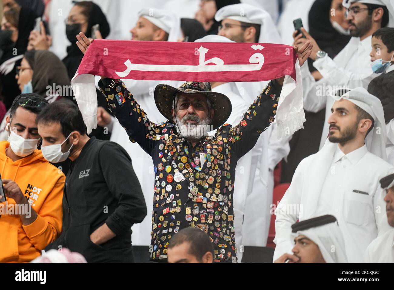 Los fans del equipo de Qatar durante el partido de cuartos de final de