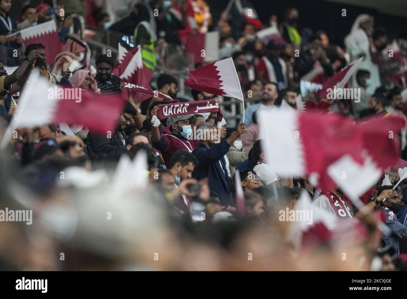 Los fans del equipo de Qatar durante el partido de cuartos de final de