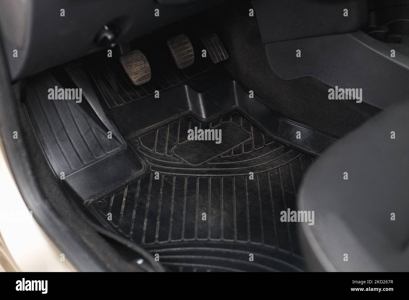 Estera del conductor negro fotografías e imágenes de alta resolución - Alamy