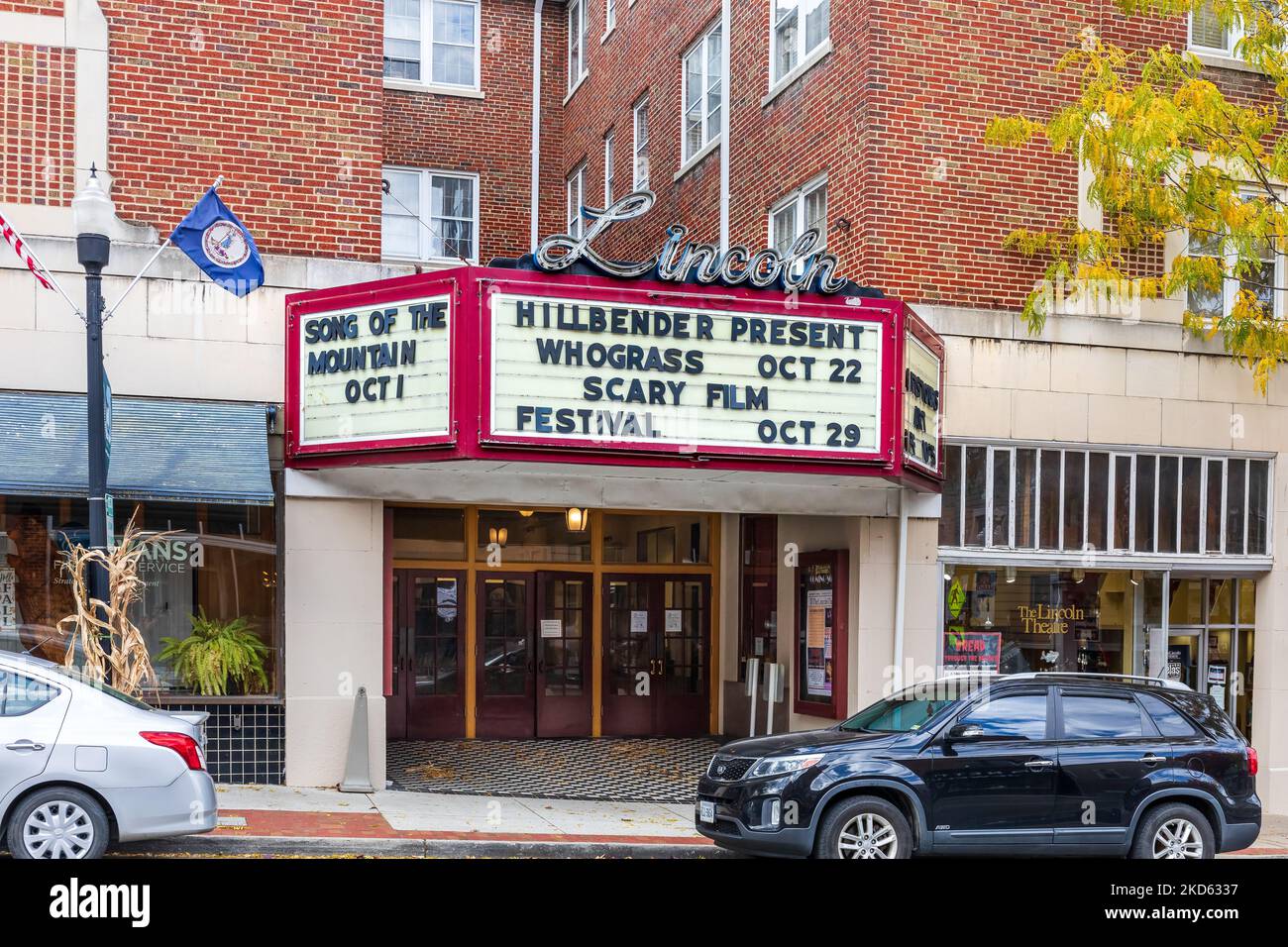 MARION, VA., EE.UU.-15 DE OCTUBRE de 2022: El Teatro Lincoln en Main Street, sede del espectáculo en directo mensual 'Song of the Mountains', presentado por Tim White. Foto de stock
