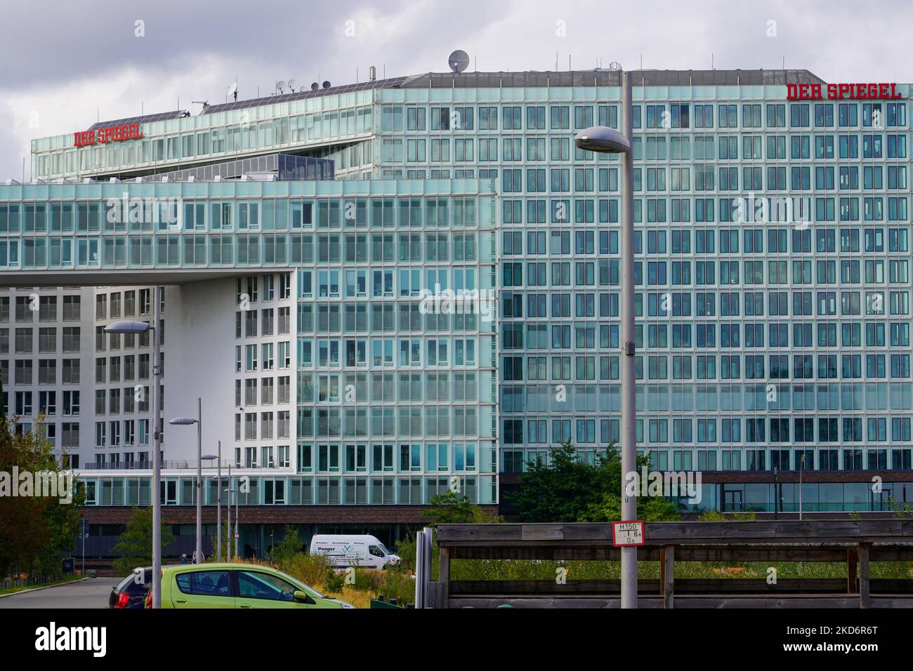 El edificio de oficinas de 61 metros de altura, de 13 plantas, de la revista de noticias alemana Der Spiegel en Hamburgo. Foto de stock
