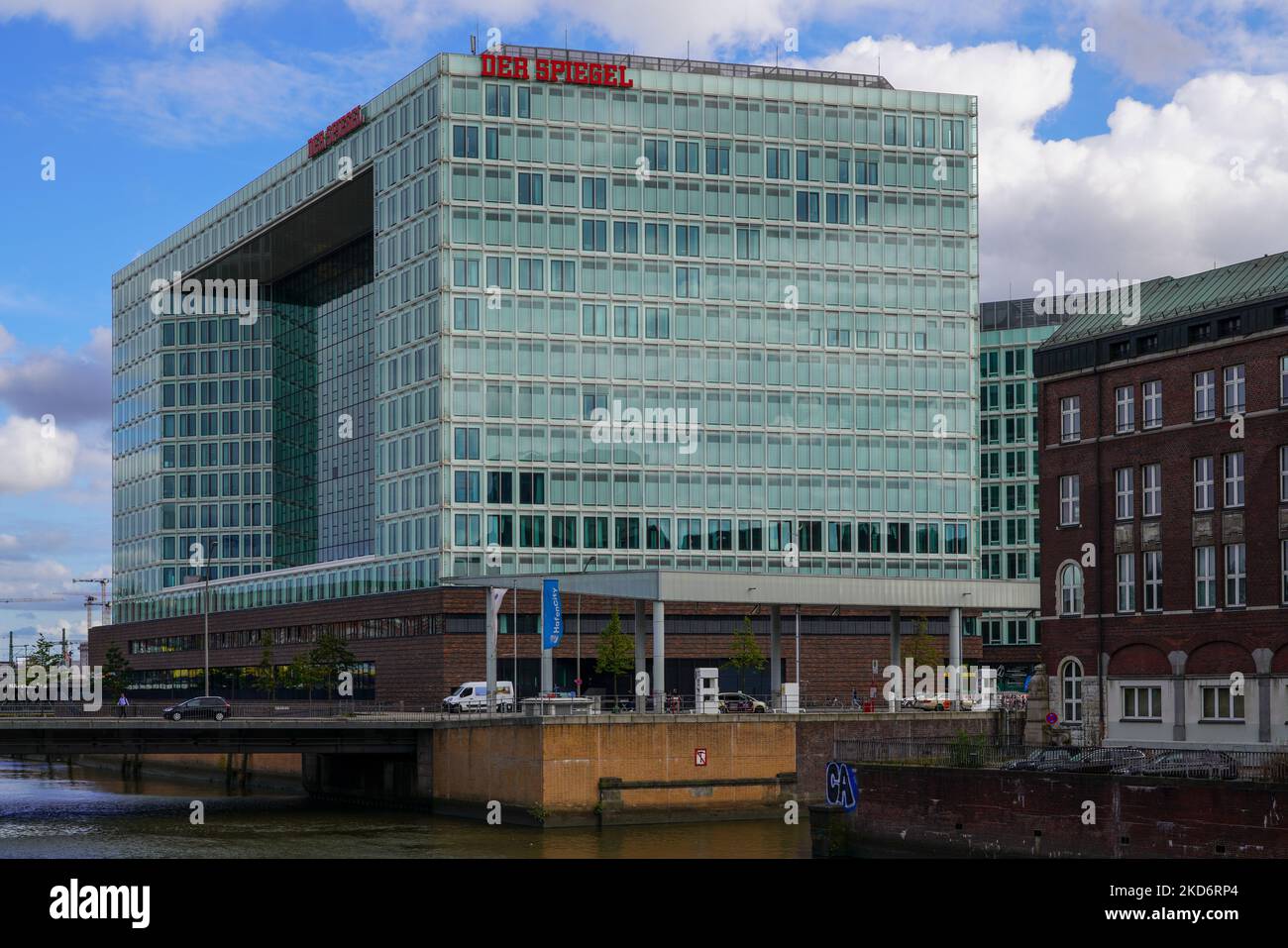 El edificio de oficinas de 61 metros de altura, de 13 plantas, de la revista de noticias alemana Der Spiegel en Hamburgo. Foto de stock