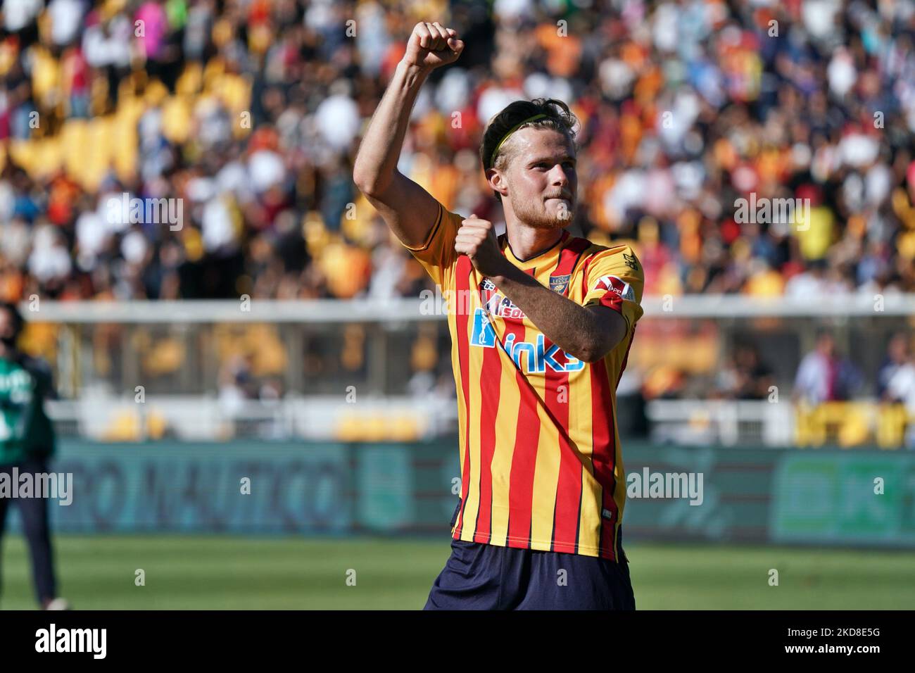 ESTADIO US Lecce durante el partido de fútbol italiano Serie B US Lecce vs  AC Pisa el 25 de abril de 2022 en el Stadio Via del Mare en Lecce, Italia  (Foto