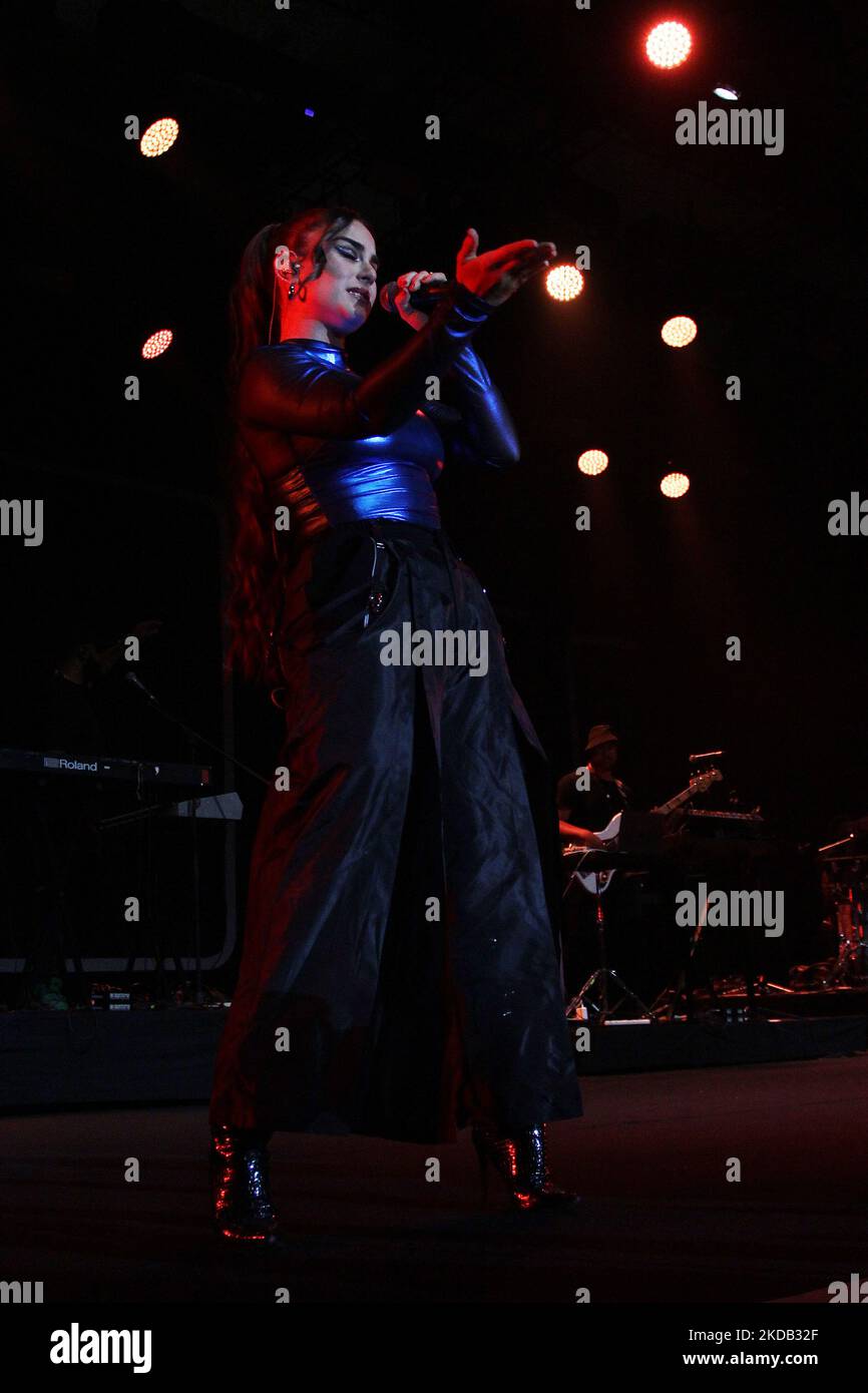La cantante estadounidense Joanna Noëlle Blagden Levesque alias JoJo interpreta el Java Jazz Festival 2022 (Foto de Eddy Purwanto/NurPhoto) Foto de stock