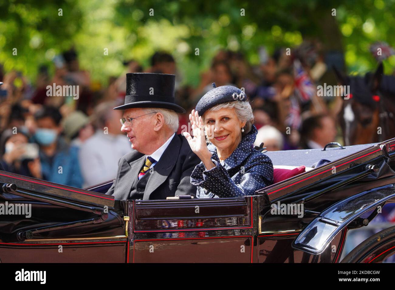 Prince Richard, duque de Gloucester y Birgitte, duquesa de Gloucester que asiste al desfile del jubileo de platino de la reina. (Foto de Alexander Mak/NurPhoto) Foto de stock