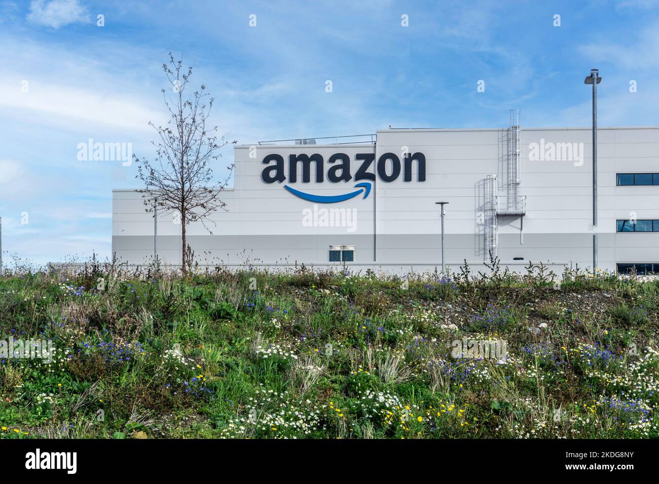 El centro logístico de Amazon en el parque empresarial Baldonnel de Dublín, Irlanda. Foto de stock