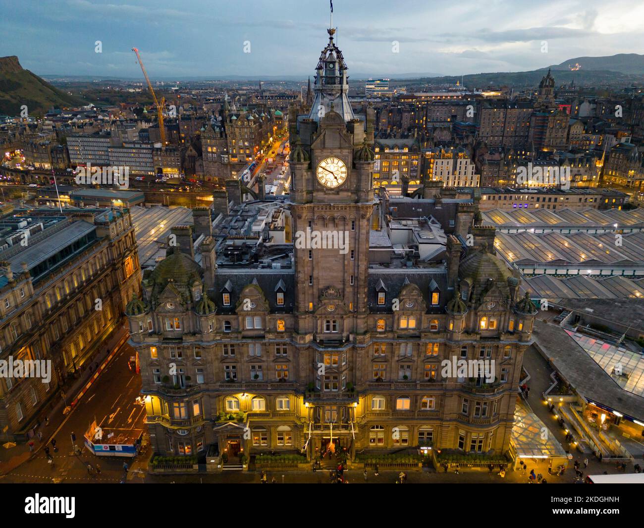 Vista aérea del Balmoral Hotel en Edimburgo, Escocia, Reino Unido Foto de stock