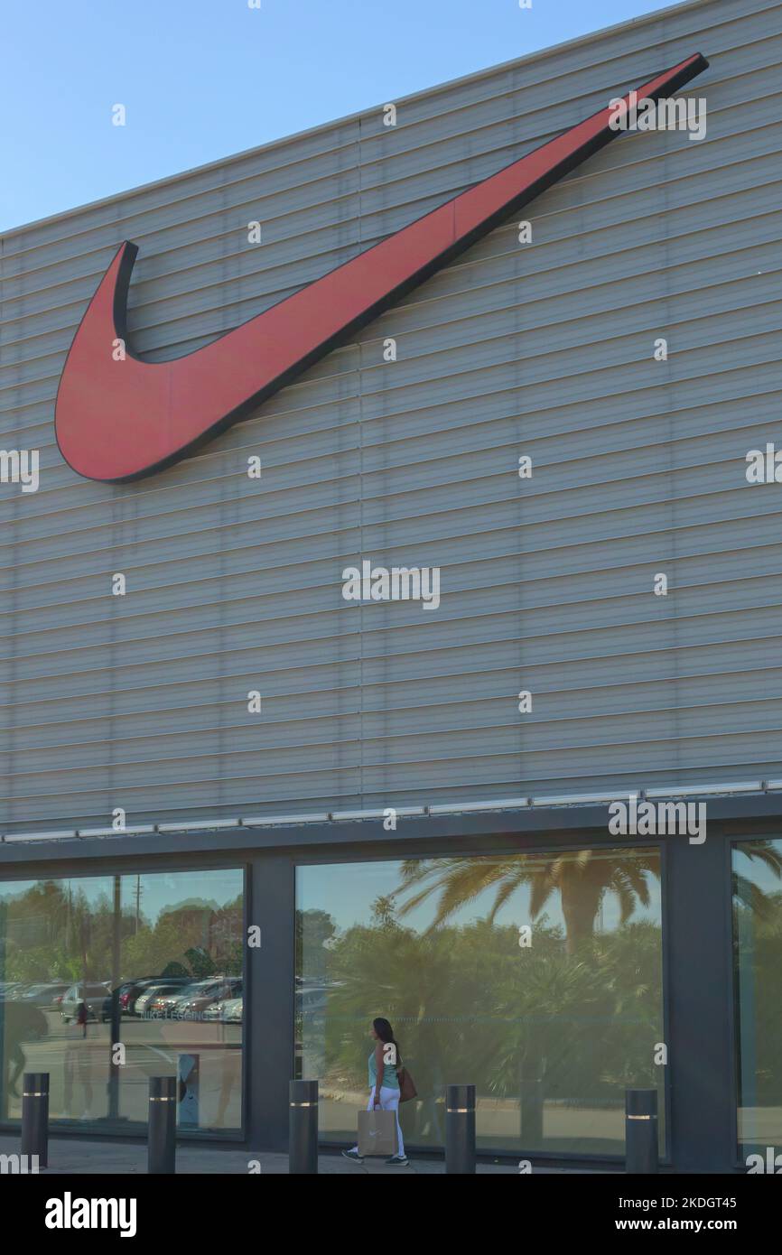 compartir Cien años Imitación Nike store interior fotografías e imágenes de alta resolución - Página 2 -  Alamy