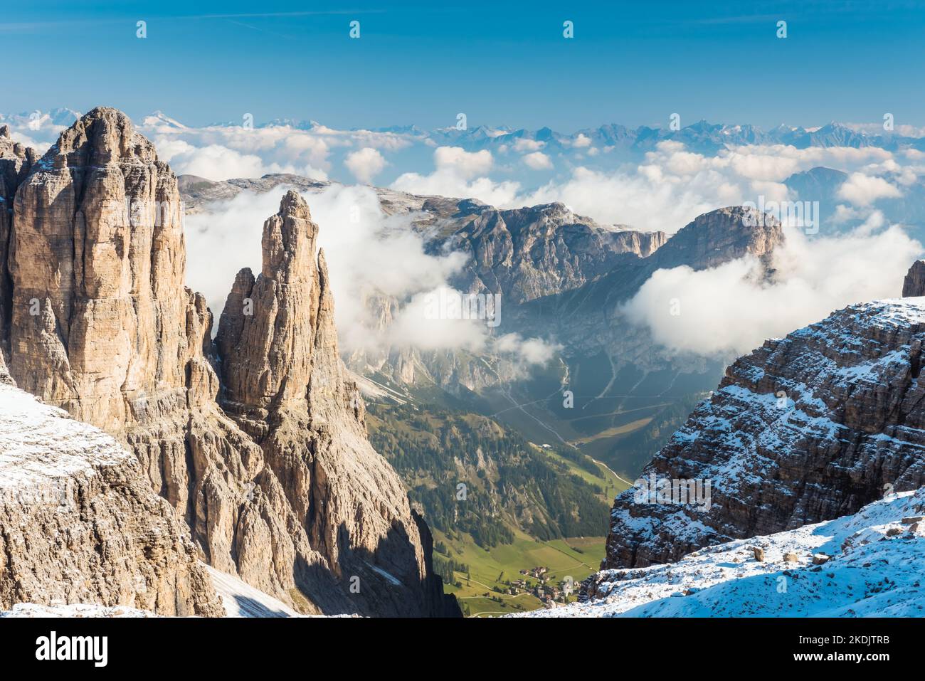 Vista a las montañas Dolomitas Sella Ronda de Italia Foto de stock