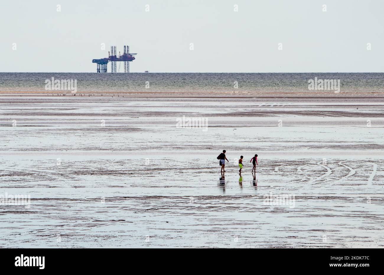 Irish Sea Pioneer plataforma de apoyo en Liverpool Bay, Mar de Irlanda, Reino Unido Foto de stock