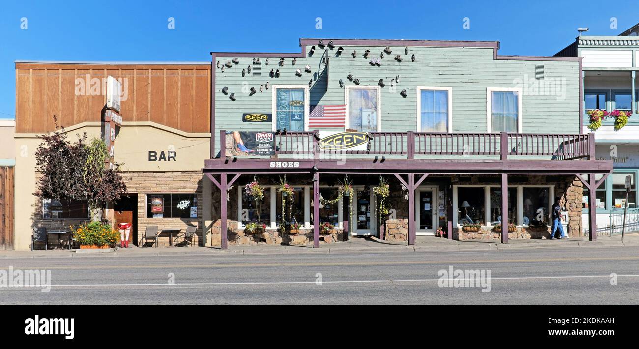 Pagosa Street, la calle principal bordeada de pequeñas empresas que atraviesan el centro de Pagosa Springs, Colorado en septiembre de 2022. Foto de stock
