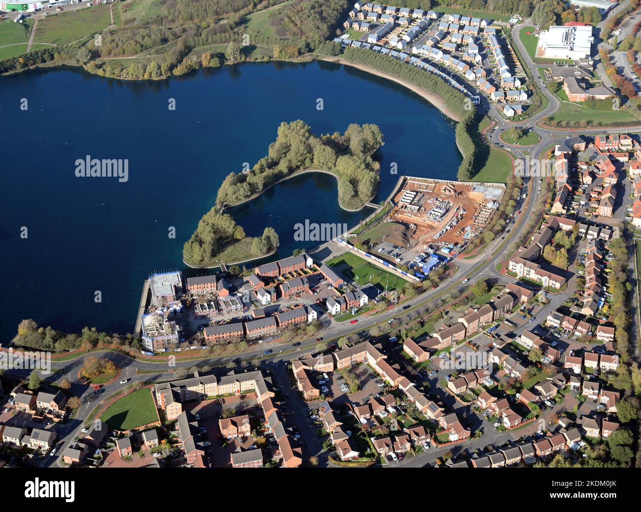 Vista aérea de una nueva urbanización en Lakeside, Doncaster Foto de stock