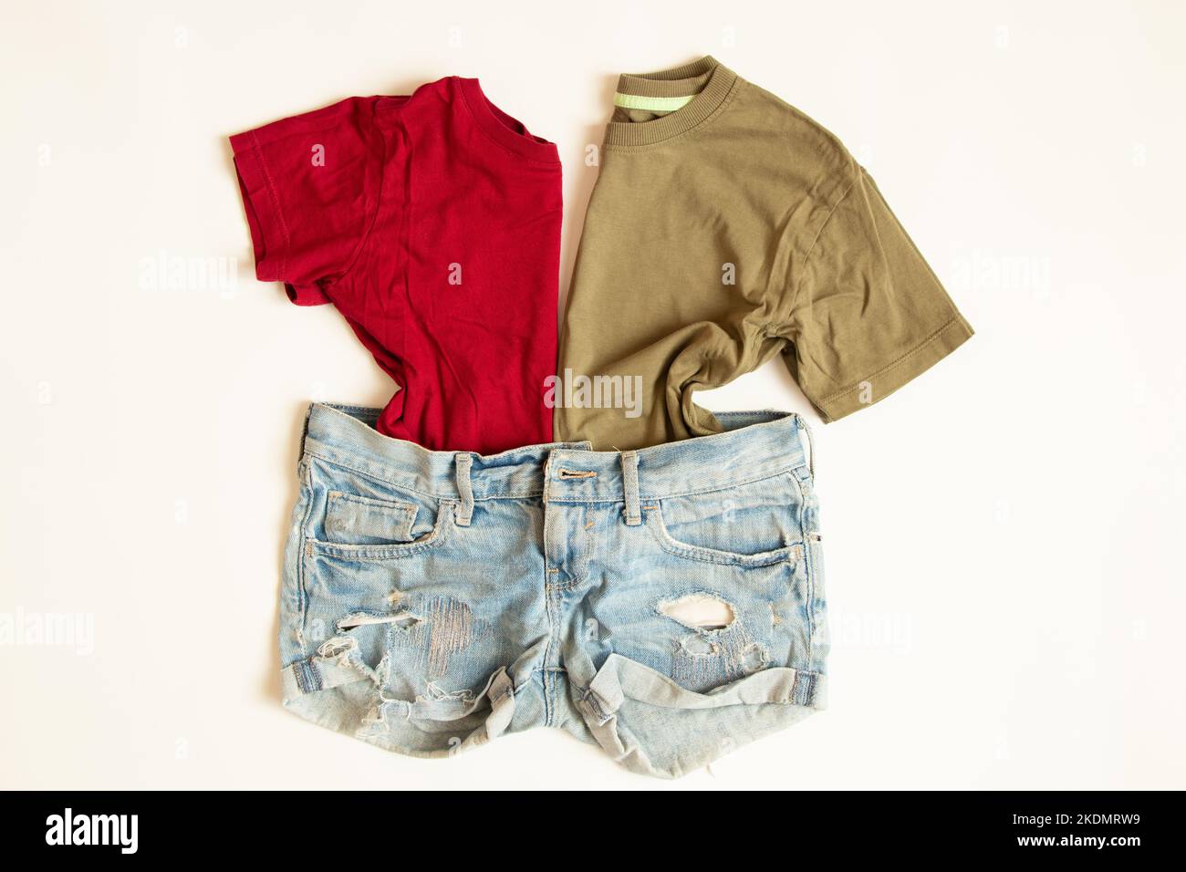 Jeans short sleeve fotografías e imágenes de alta resolución - Alamy