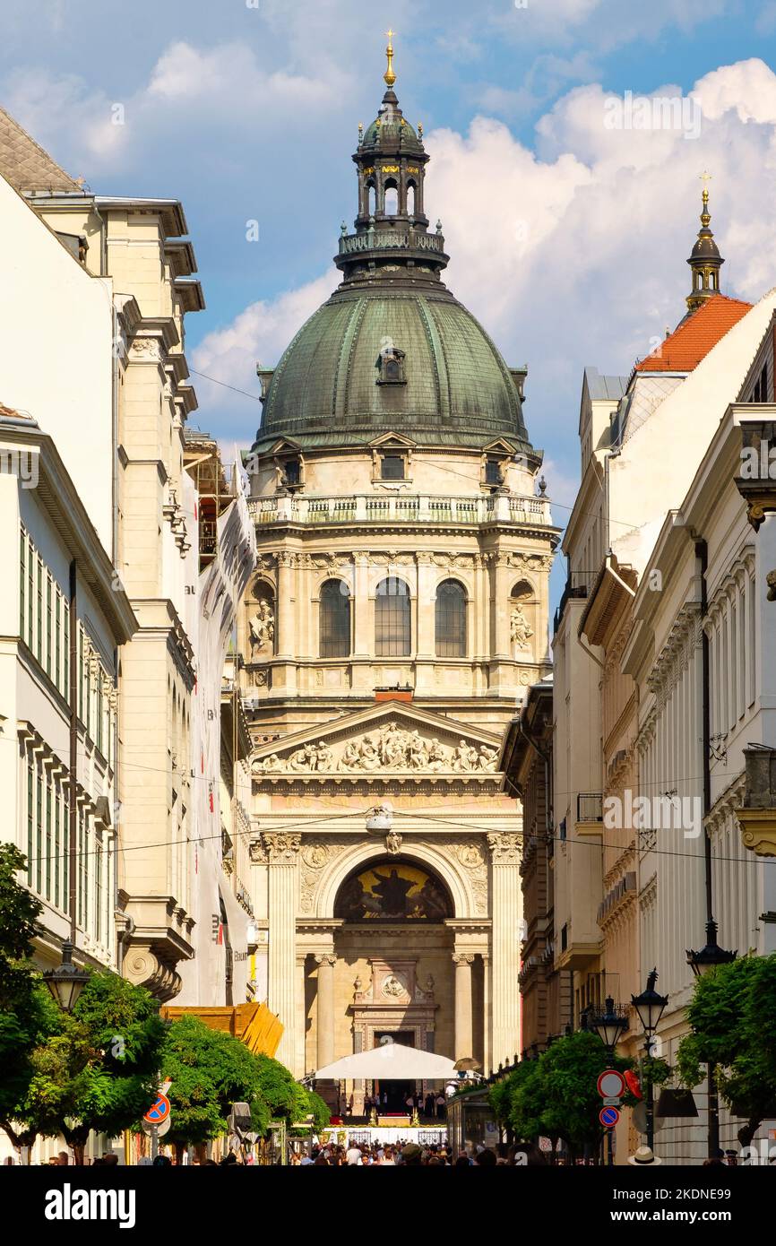 La Basílica de San Esteban recibe su nombre en honor de Esteban, el