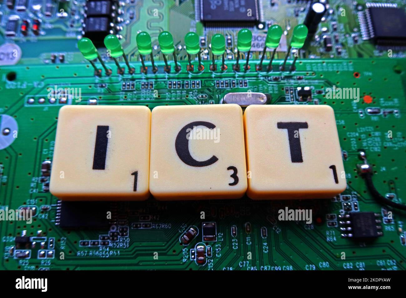 ICT - Tecnología de la Información y la Comunicación - Scrabble carts / word on a electronic PCB Foto de stock