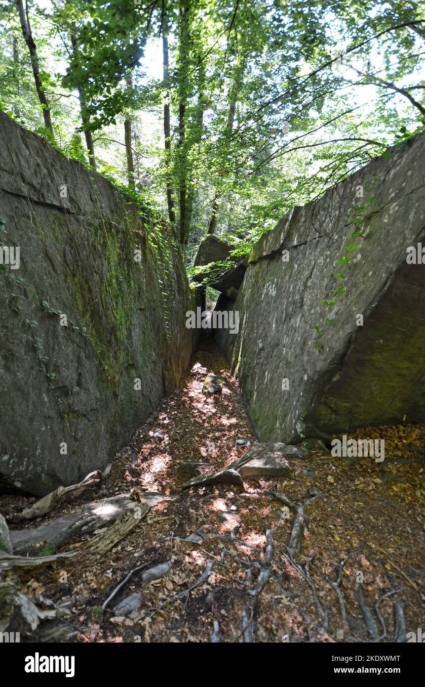 Austria, la llamada Hohl-Felsen - Hollow Rock - una maravilla natural con la roca de la eclomita, un material particularmente resistente, parte de la Koralm Kristall Foto de stock
