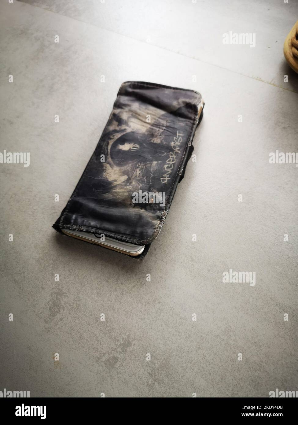 Funda de teléfono usada, garstano gebrauchte Handyhuelle Foto de stock