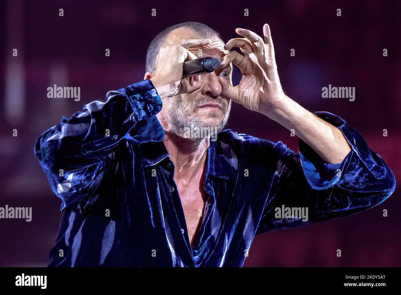 Concierto de la cantante italiana Biagio Antonacci en Palalottomatica en Roma el 08.11.2022 Foto de stock