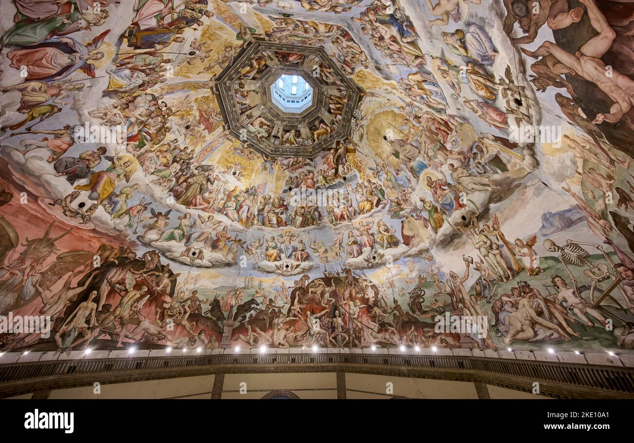 Magníficos frescos en la cúpula de la catedral Santa Maria del Fiore en Florencia, Toscana, Italia Foto de stock