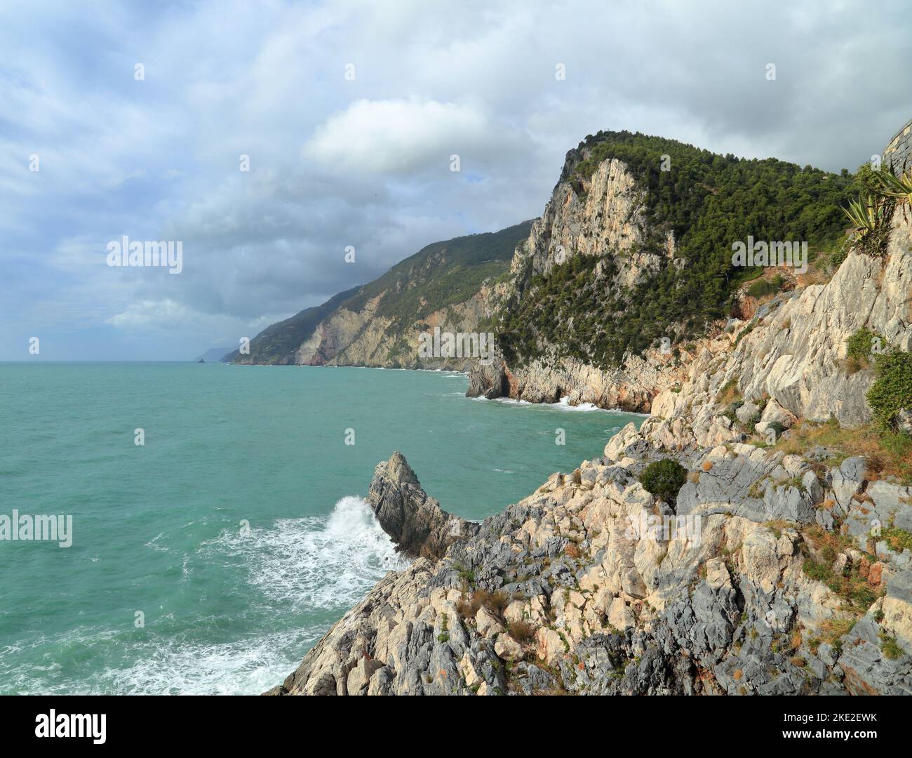 La costa rocosa de Porto Venere (Portovenere), Italia Foto de stock