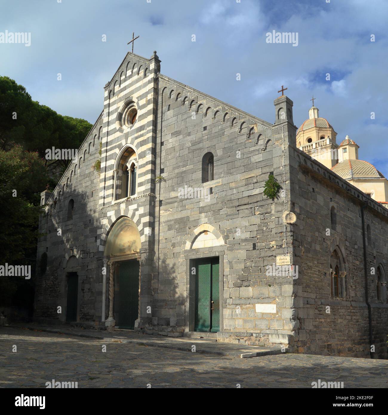 Iglesia de San Lorenzo, Porto Venere (Portovenere), Italia Foto de stock