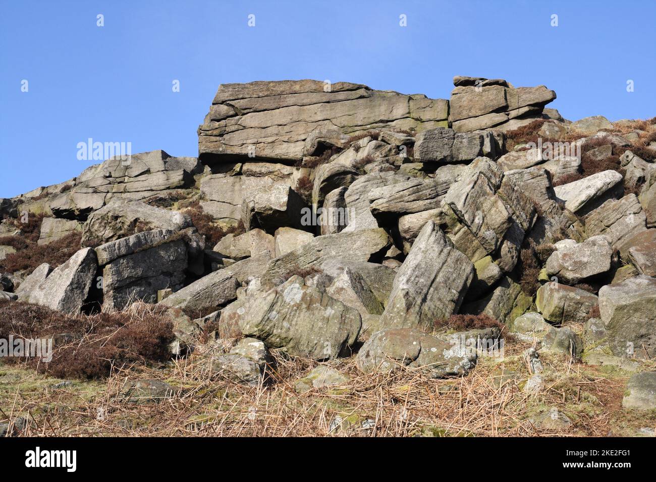 Formación rocosa Higger Tor en el Parque Nacional Peak District, Inglaterra Reino Unido Foto de stock