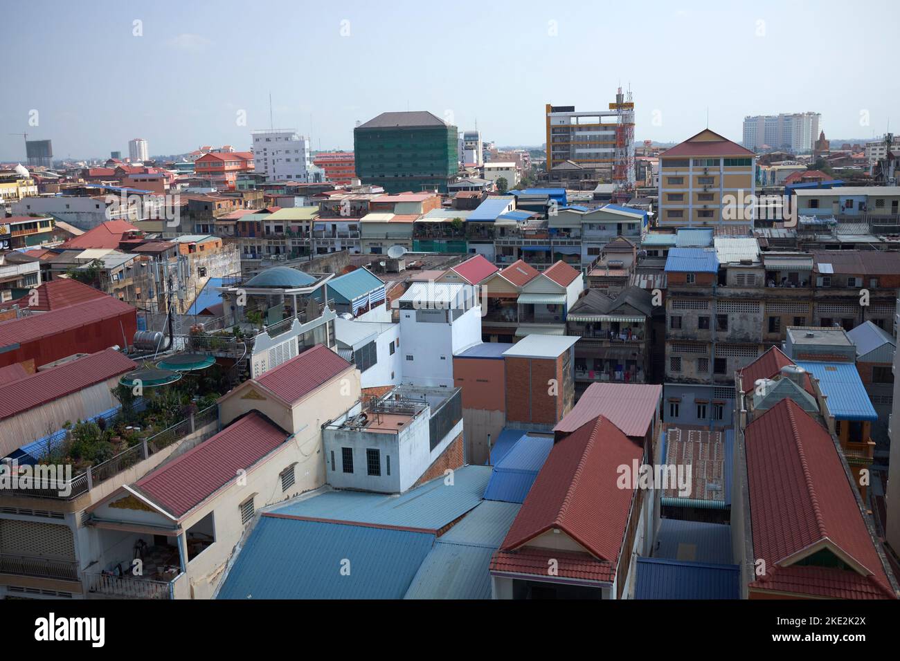 Tejados del centro de Phnom Penh Camboya Foto de stock