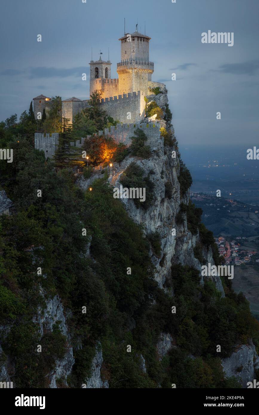 Fortalezas Tres Torres de San Marino Foto de stock