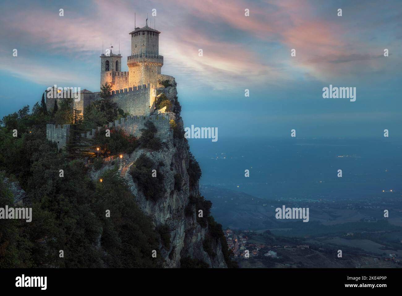 Fortalezas Tres Torres de San Marino Foto de stock
