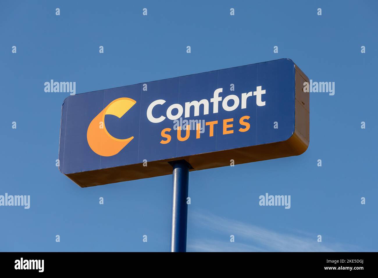 Cartel de Comfort Inn and Suites en Cullman, Alabama América, gran cartel visible desde la autopista interestatal I65 Foto de stock