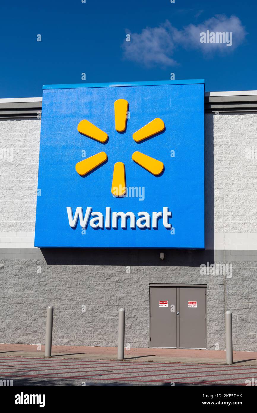 Walmart Superstore Gulf Shores Alabama Logotipo corporativo en el exterior de la tienda Foto de stock