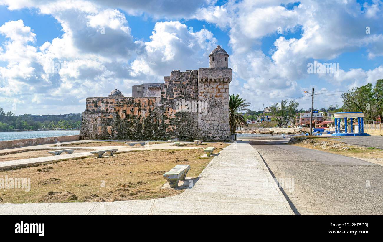fortaleza colonial en Cojimar Un pequeño pueblo en La Habana, Cuba Foto de stock