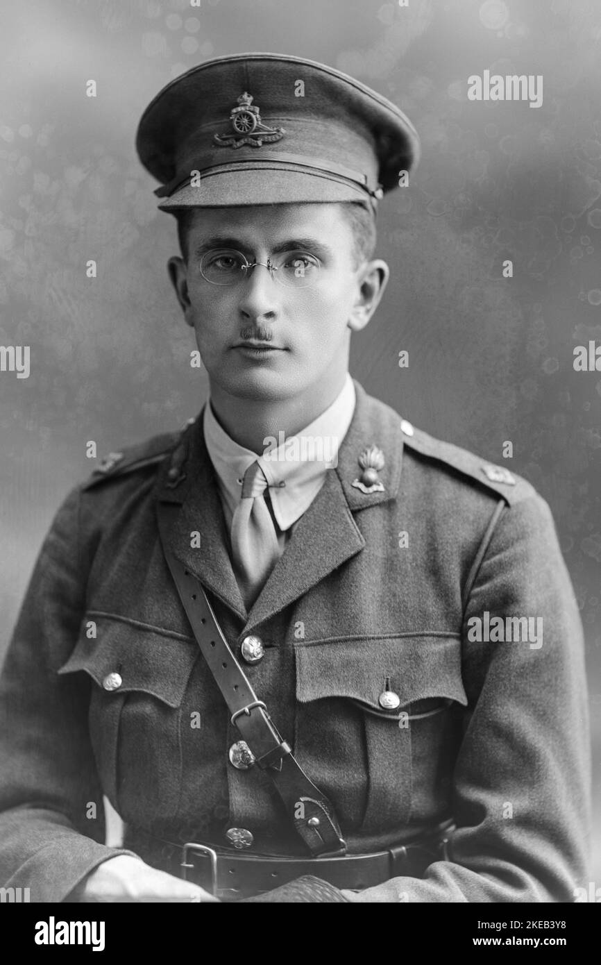 Fotografía en blanco y negro de la época tomada el 8th de junio de 1916, mostrando 2nd Teniente James Leishman Dodds de la artillería de la guarnición real. Nacido el 5th de mayo de 1891. Murió el 13th de agosto de 1972. Foto de stock