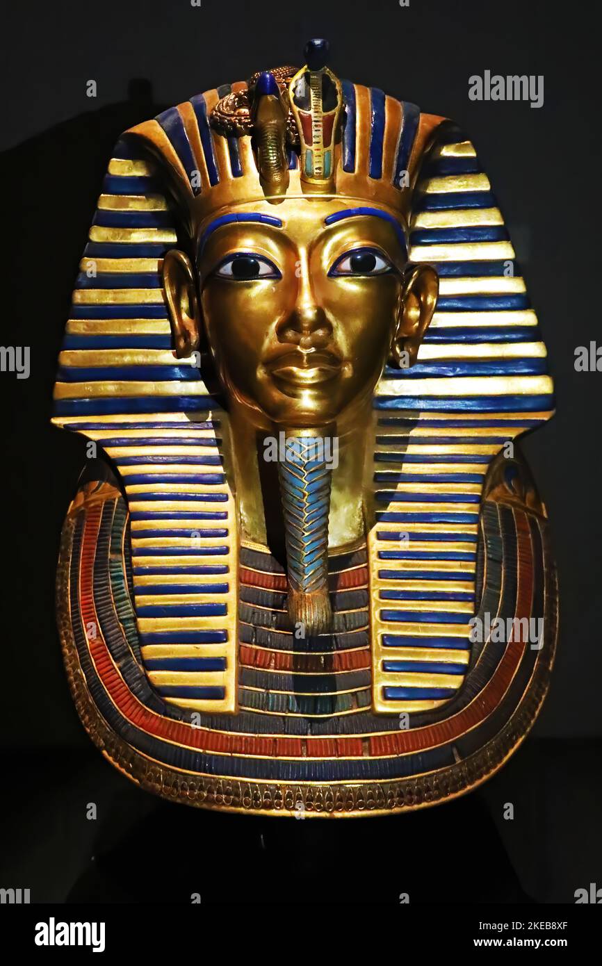 La icónica máscara funeraria de Tutankhamon Foto de stock