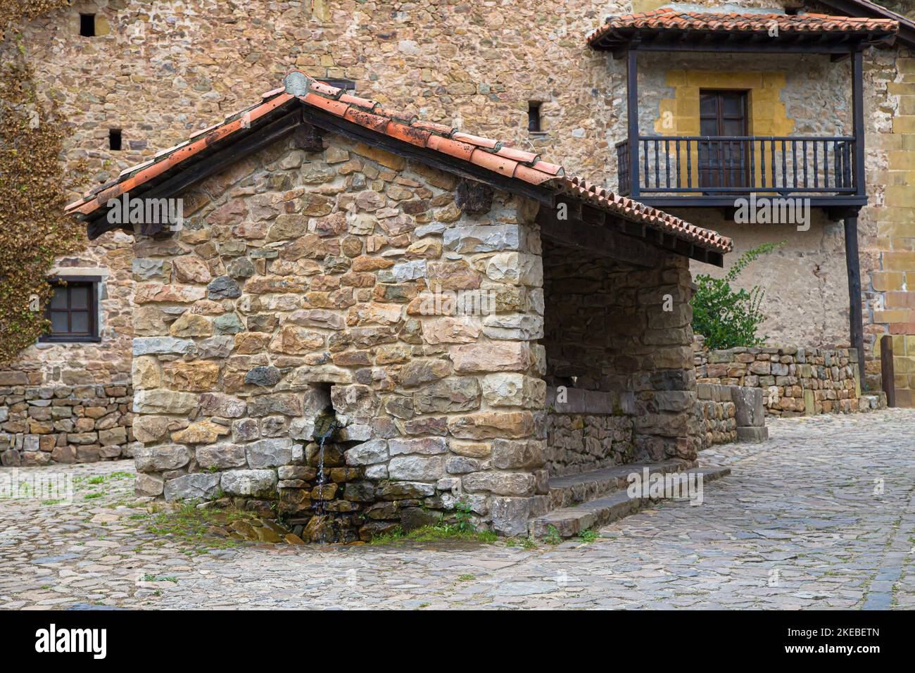 Antiguo lavadero en Barcena Mayor, Cantabria, España. Foto de stock
