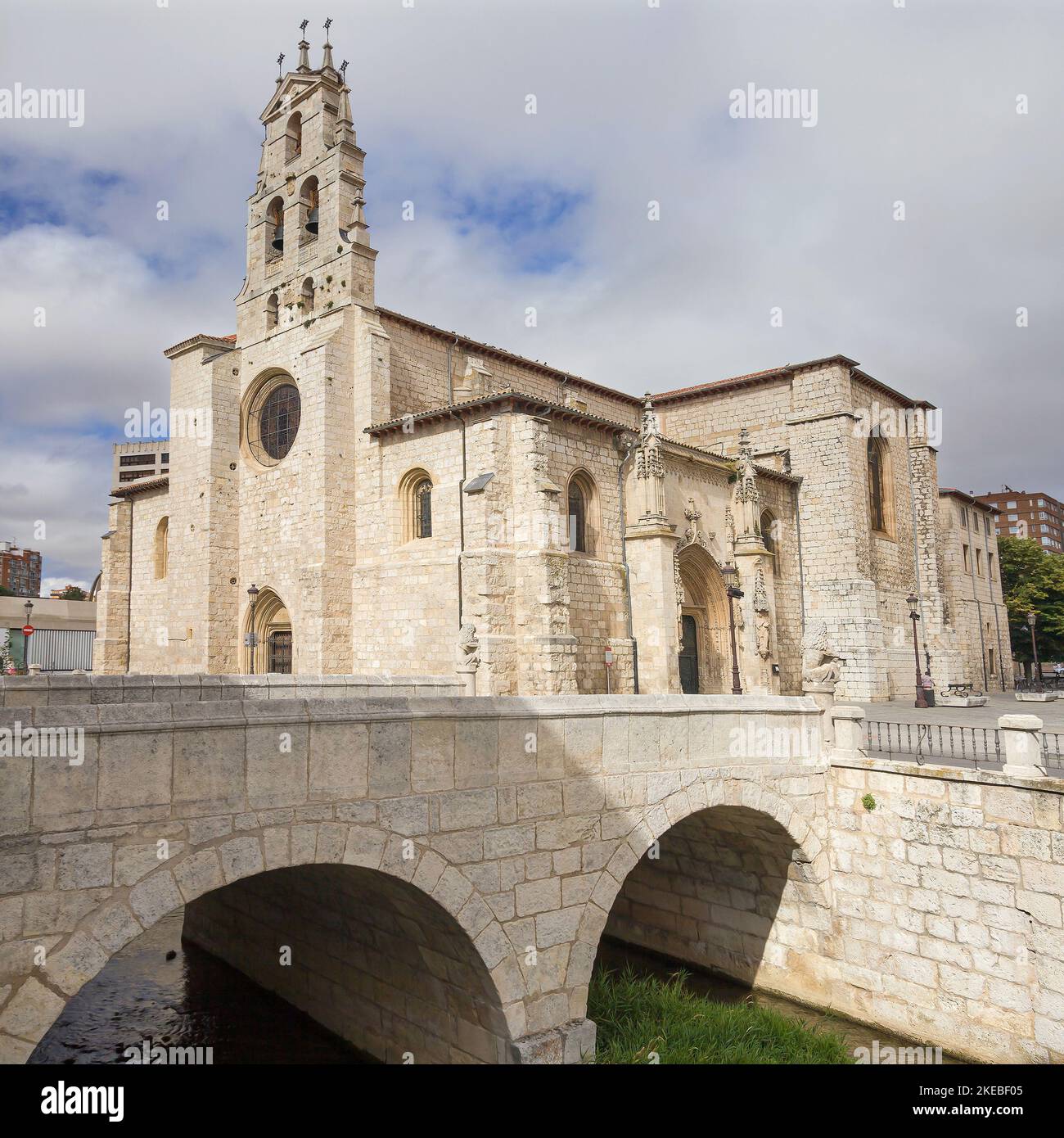 Iglesia de San Lesmes Abad en Burgos, España. Foto de stock
