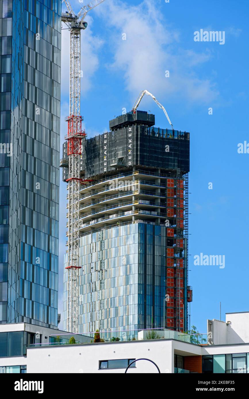 Una de las torres de Deansgate Square y el Blade, bloque de apartamentos (en construcción), Manchester, Inglaterra, Reino Unido Foto de stock