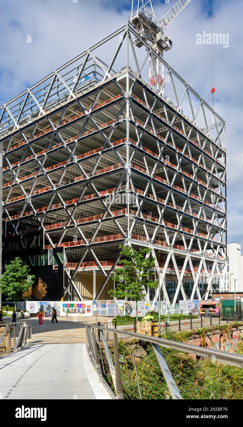 El edificio de oficinas N º 4 de New Bailey en construcción el 2022 de septiembre, desde el puente peatonal del río Irwell, New Bailey, Salford, Manchester, Inglaterra, REINO UNIDO Foto de stock