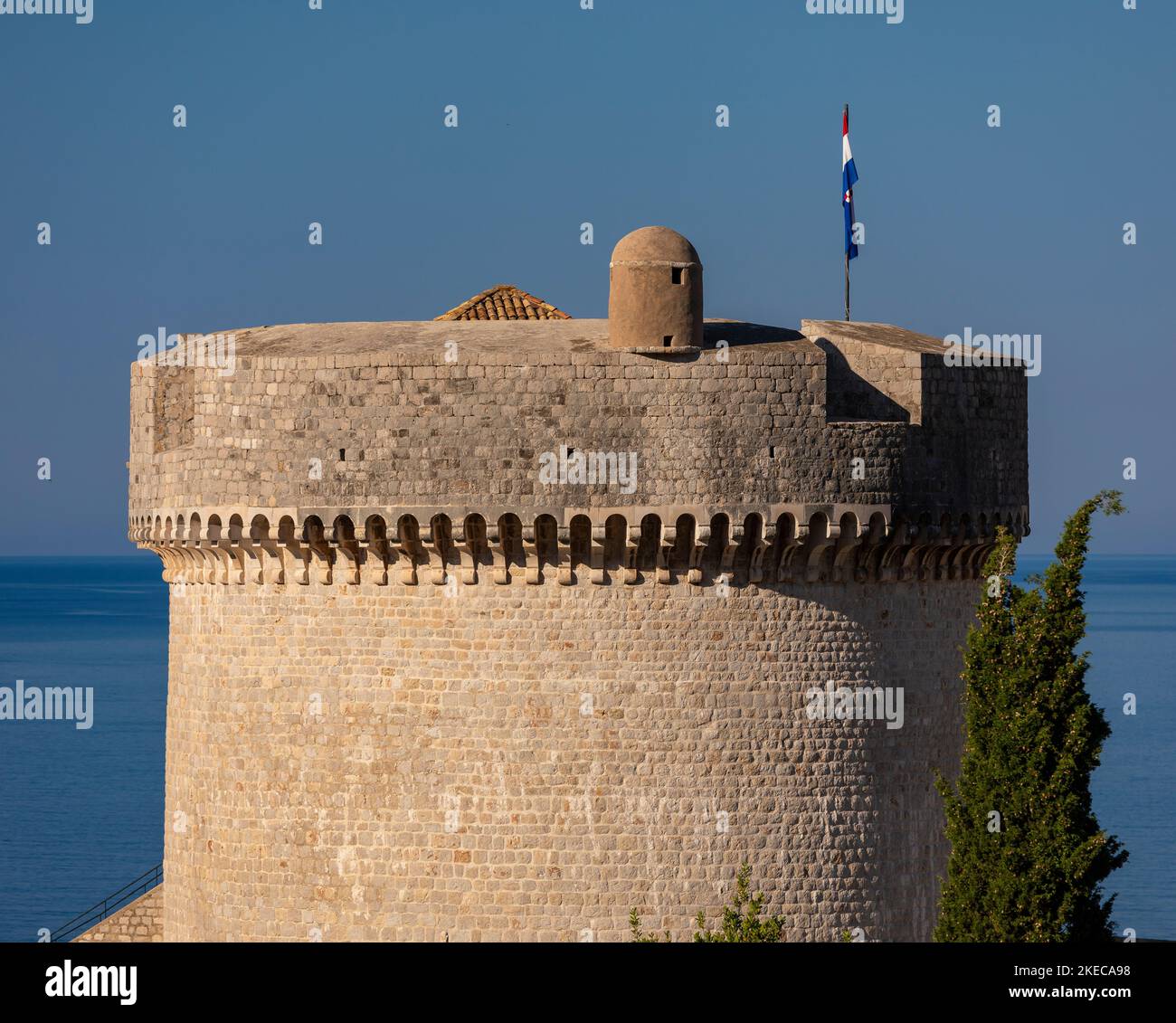 DUBROVNIK, CROACIA, EUROPA - La Torre Minceta en la ciudad amurallada de Dubrovnik en la costa Dalmation. Foto de stock