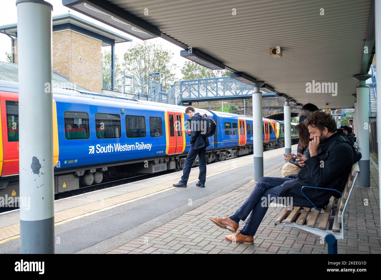 Londres- Noviembre 2022: Estación de trenes Brentford en Hounslow, Londres Occidental Foto de stock