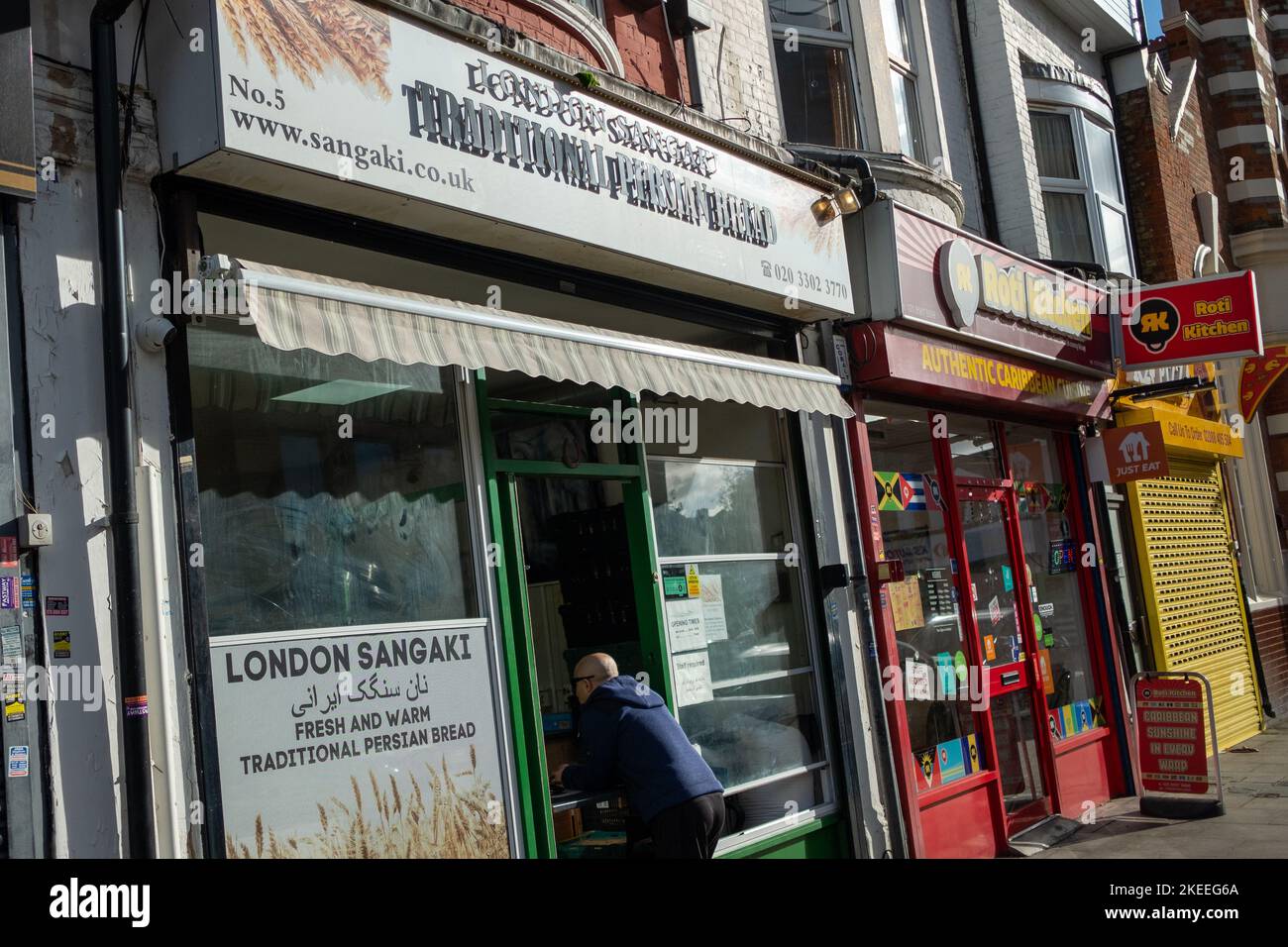 Londres- Noviembre 2022: Londres Sangaki, un negocio de pan persa fresco en West Ealing. Foto de stock
