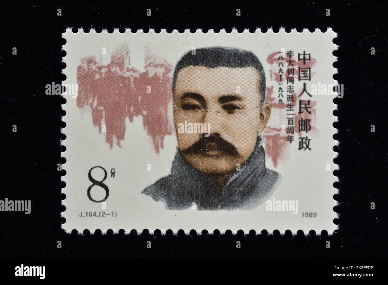 CHINA - CIRCA 1989: Un sello impreso en China muestra el centenario del nacimiento de Li Dazhao J164 Retrato de Li Dazhao , circa 2022. Foto de stock